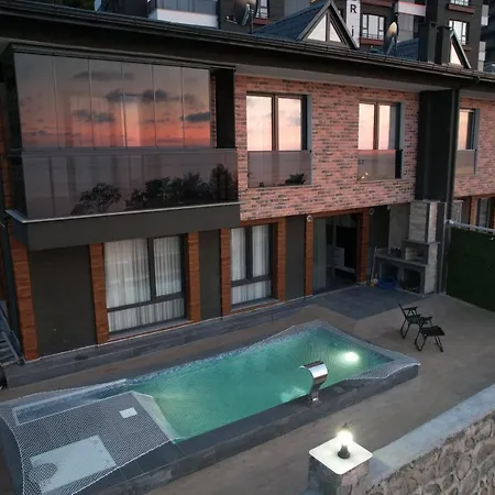 Apartment With Pool On The Beach